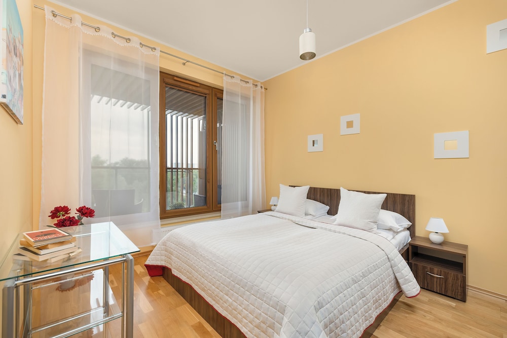 Apartment With Outdoor Gym by Renters view 4