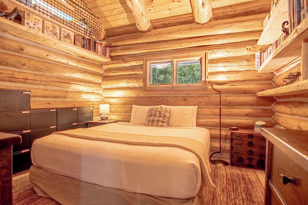 The Barn on Warm Springs Creek - 9 Riverfront Acres
