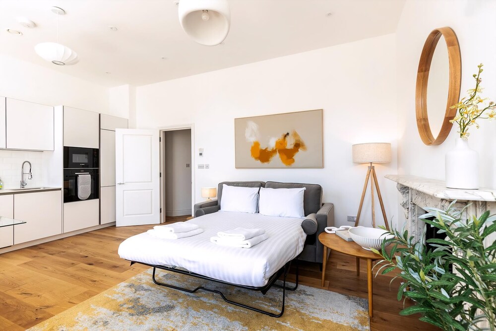 Upscale & Serene Getaway - Prime Chelsea Location!