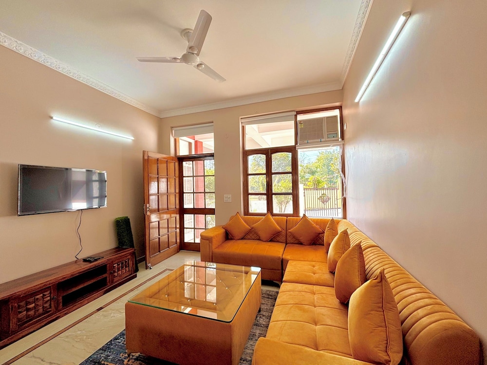 Luxury 4 Bedroom's Independent villa