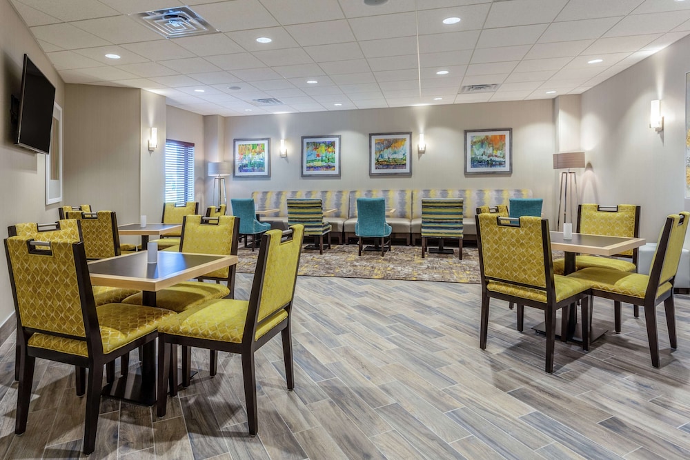 Burlington Vacations - Hampton Inn  Suites Burlington - Property Image 3