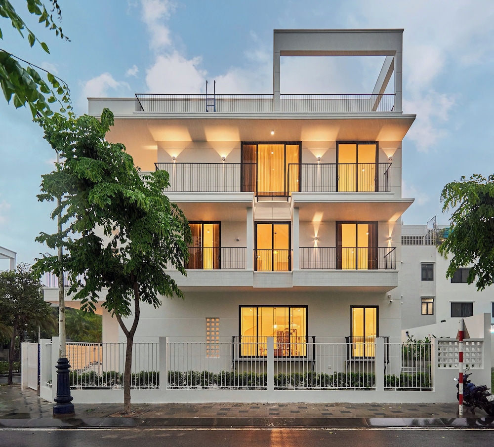 Villa Mystery Riverside 8 Bedrooms
