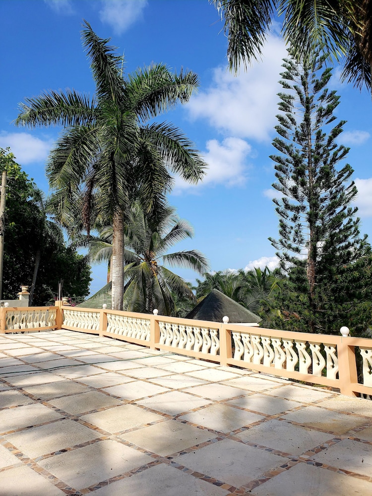 Chateau's Tranquil Apartments
