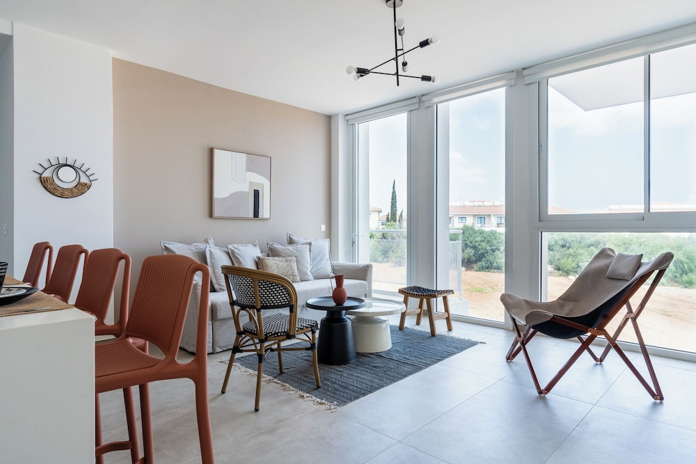 Blu Horizon - Stylish Living with Pool & Balconies in Protaras
