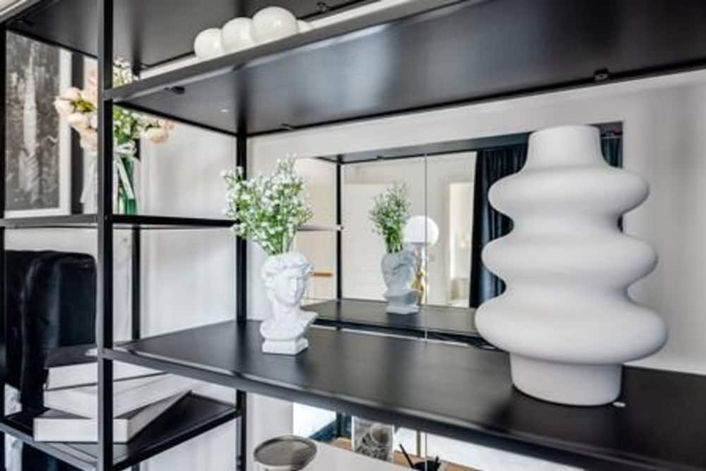 Stylish 4-br House With 3 Ensuite Free Parking