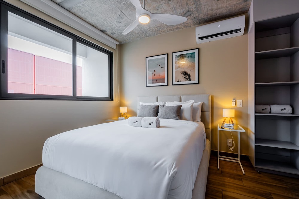 w Majestic 1BR w Great Pool in Centriqo
