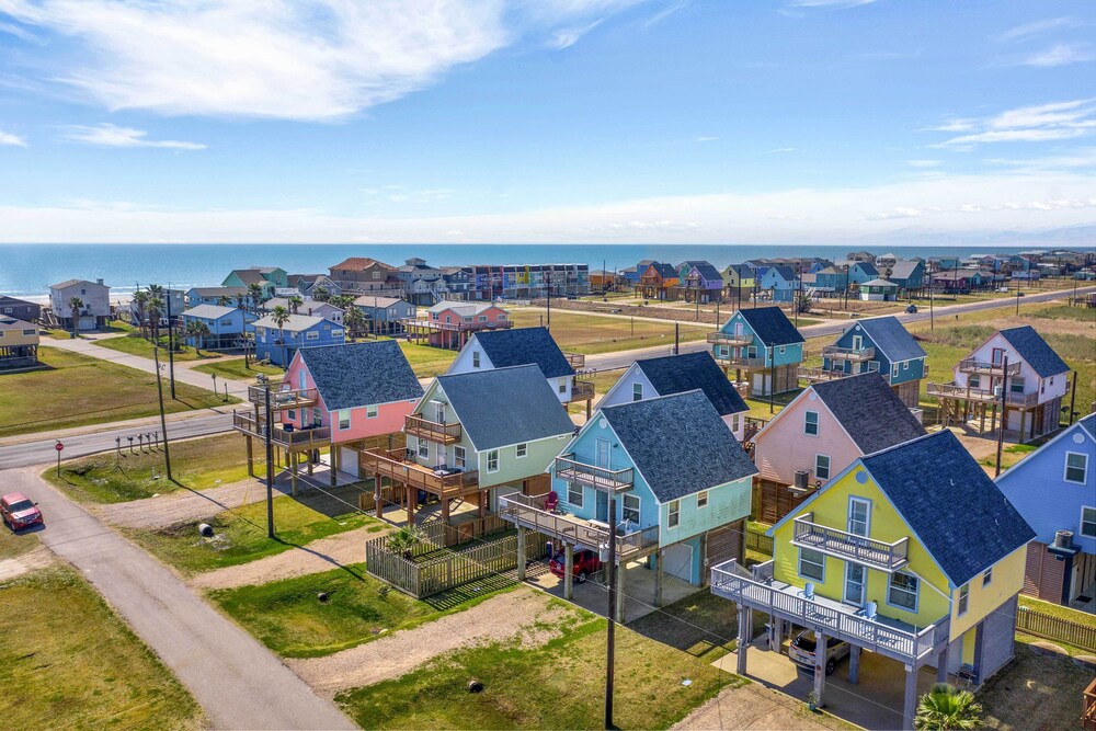 Surfside Beach Home w/ Hot Tub: Walk to Beach! view 3