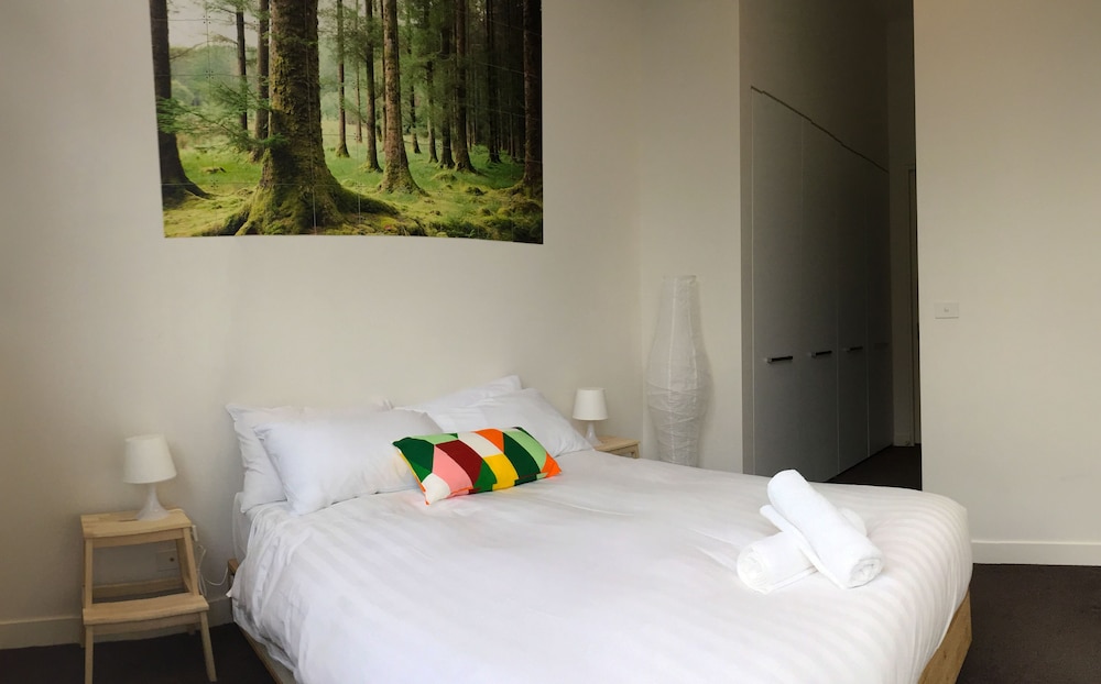 GEORGE, 1BDR North Melbourne Apartment