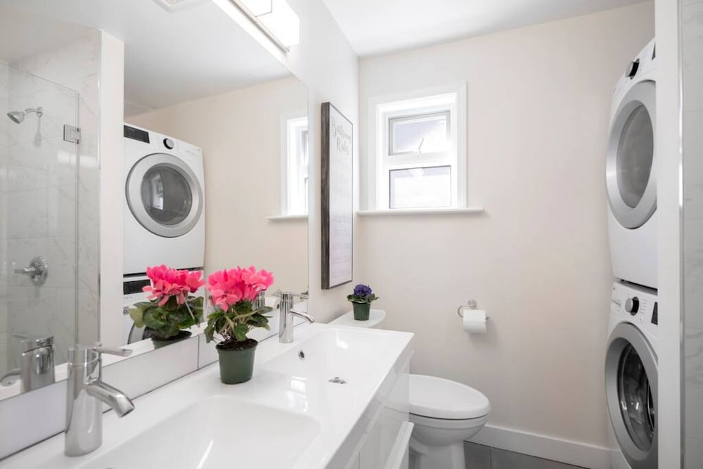 Newly Reno d 2 Bdrm Kitsilano - Centrally Located