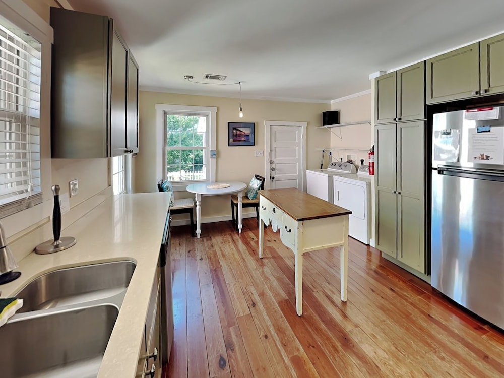 CB Sunshine Cottage by Carolina Retreats