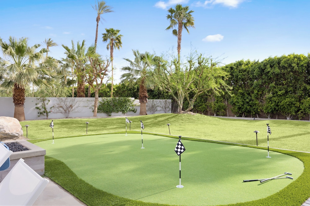 The Polo Villas by AvantStay – Modern Oasis Near Empire Polo Club