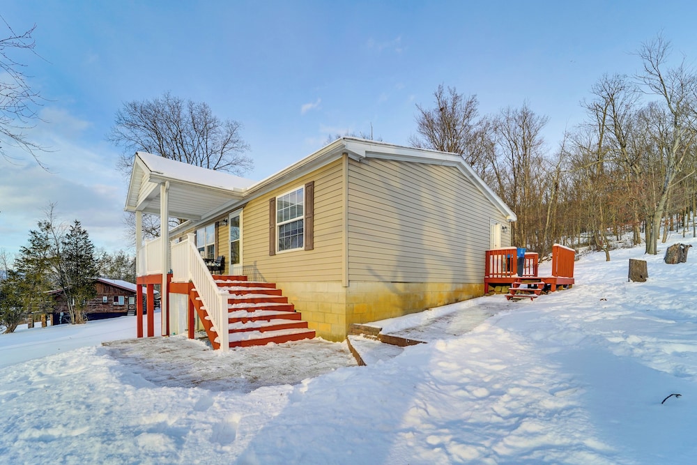 Half-mi to Lakemont Park: Family-friendly Home!