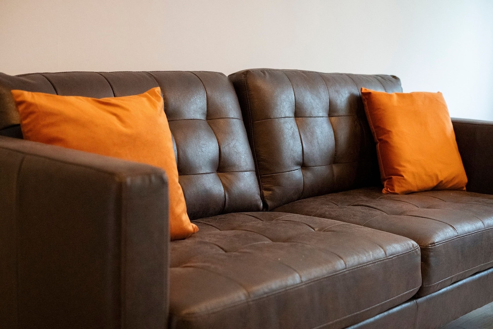 Large-2 Bed House-free Parking