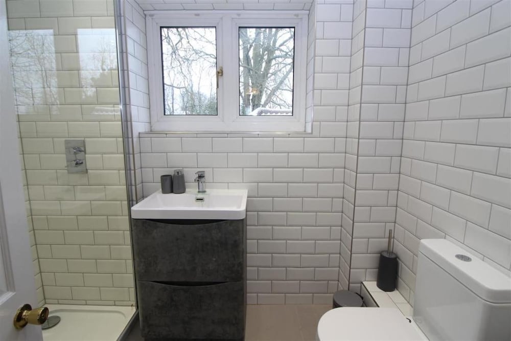 St Albans Spacious Party House