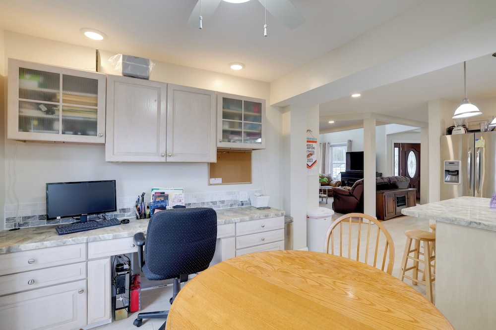1 Mi to Beach: Nature Paradise in Lake View!