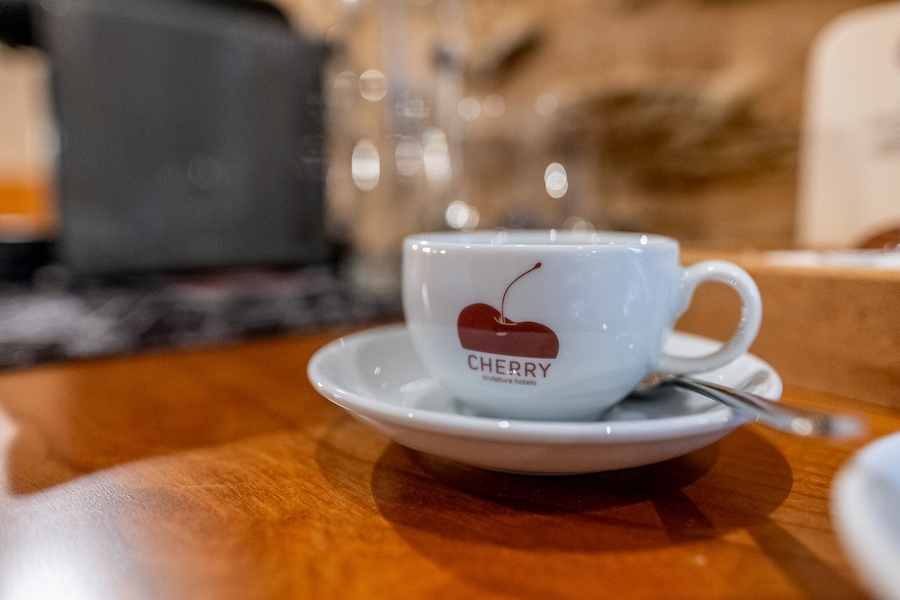 Cherry Sculpture Hotel 133