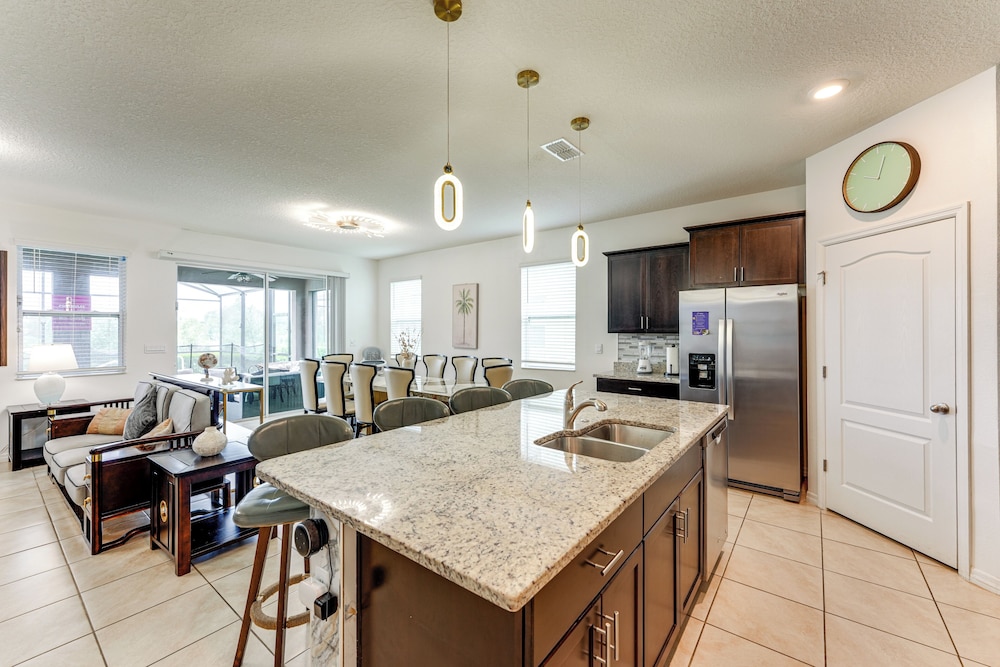 10 Mi to Disney World: Oasis w/ Resort Amenities!
