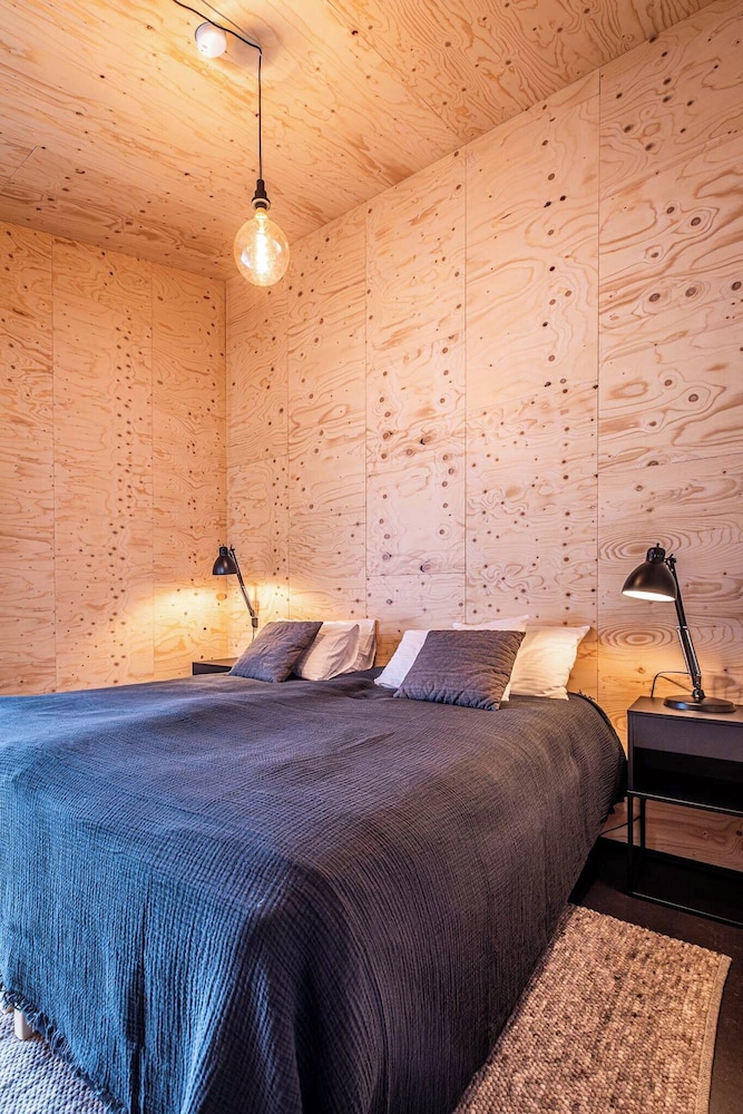 Aska Modern Cabin view 4
