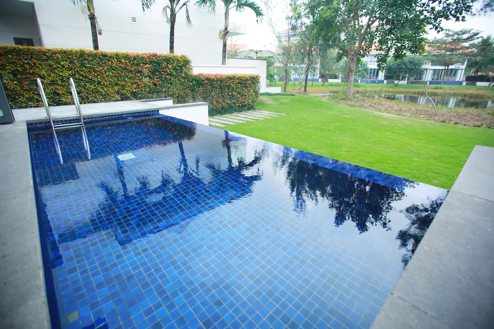Vacation Homes Pool Villa
