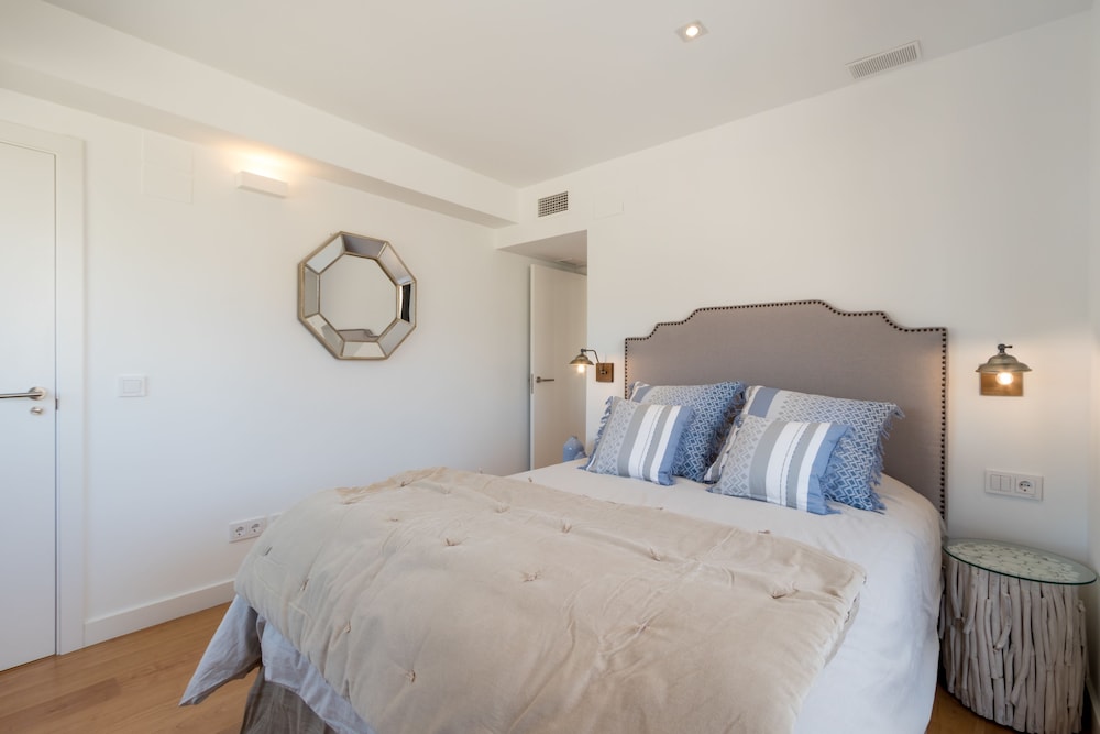Chezmoihomes Plaza Nueva Premium