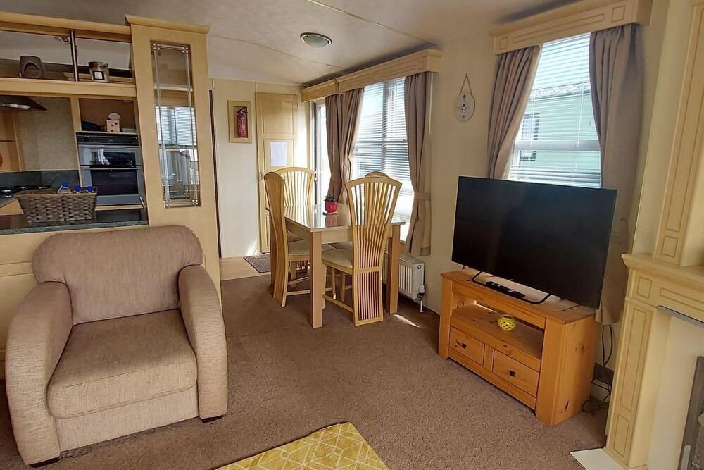 Delighful, Cosy Caravan With Sea View in Monreith view 4