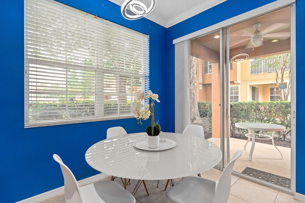 Super Fly- Movie Loft w Recliners Near Disney