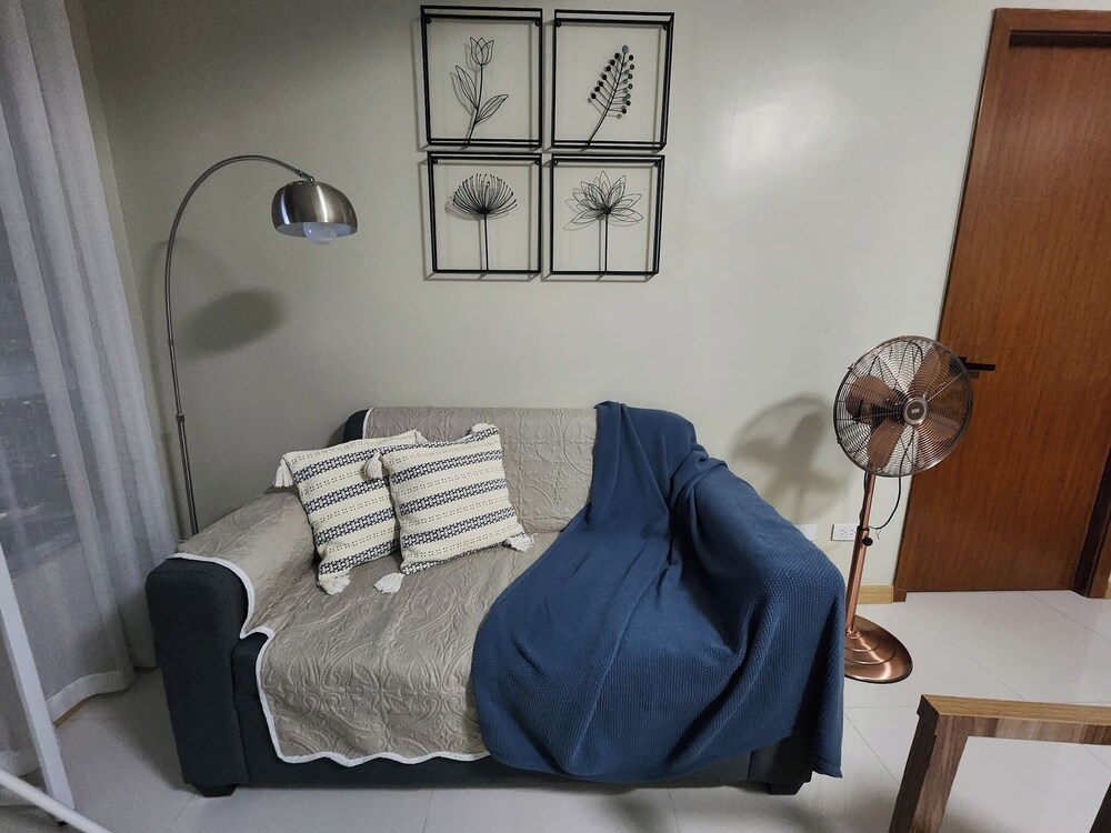 Cozy 1BR Condo in Mandaluyong City With City Skyline View