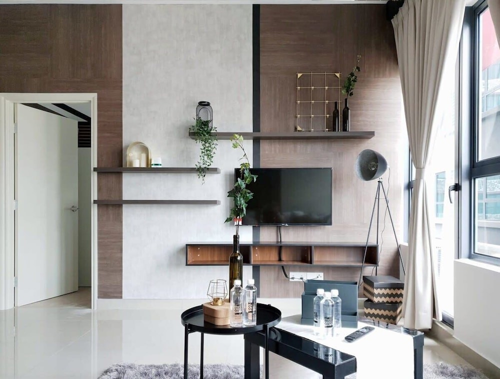Cozy & Stylish 2BR Apt at Arte Plus, Free Parking