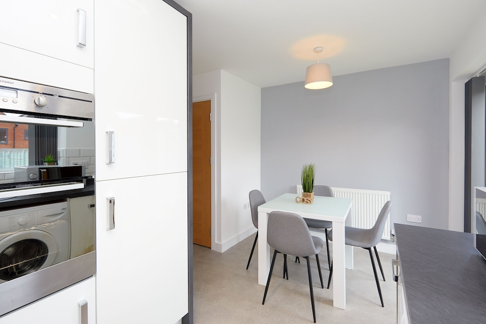 Derby 2 Bed House 3 Min Walk to Hospital