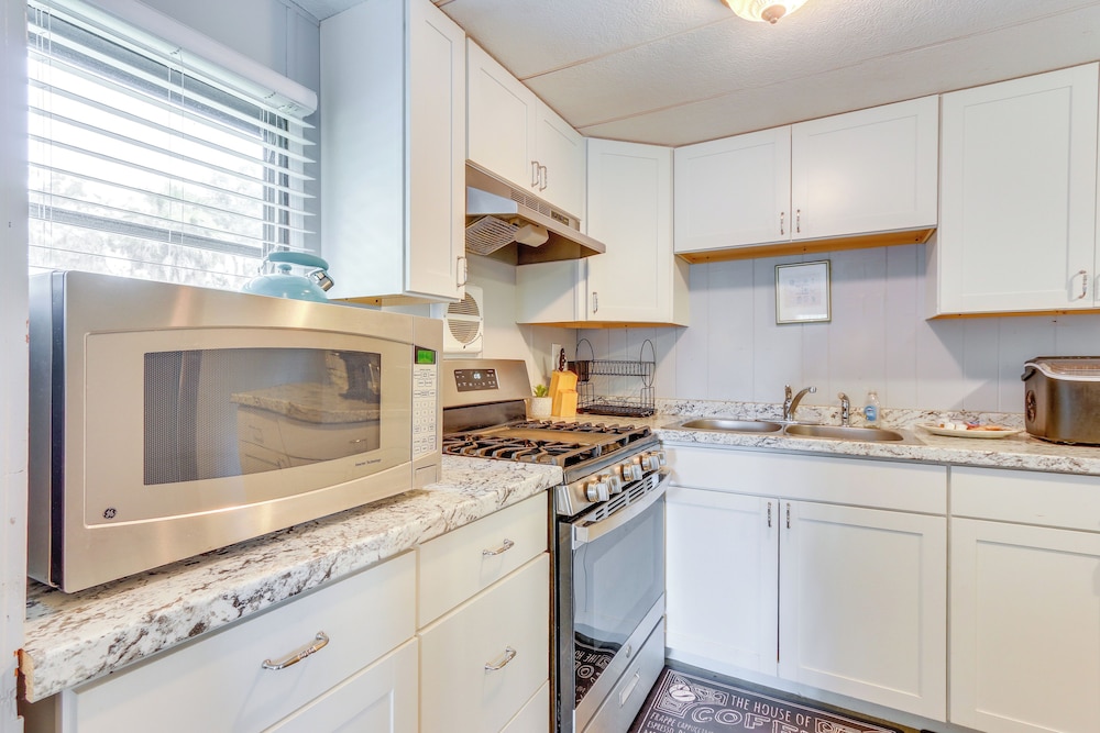 1 Mi to Sands Beach: Walkable Island Home w/ Yard!