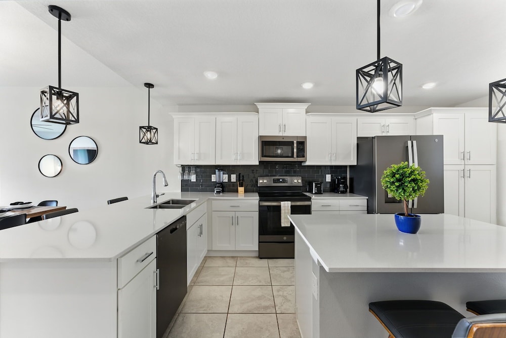 Elegant 2BR in Storey Lake Top Location