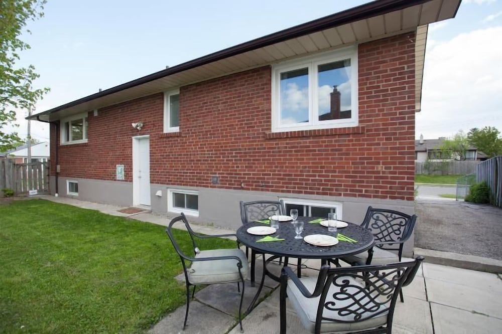 Beautiful Detached 6 Bedroom House