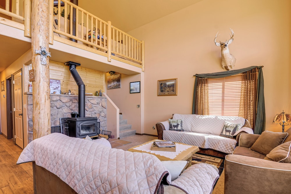 Luxe Cabin Retreat, Near Bryce & Zion Nat'l Parks!