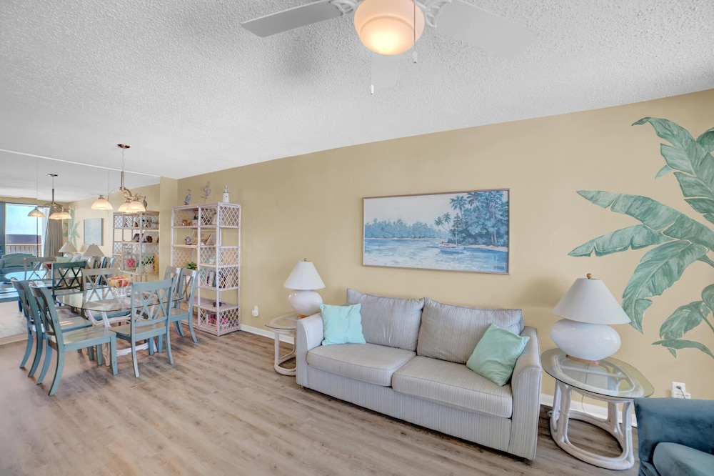 Pelican Pointe 805