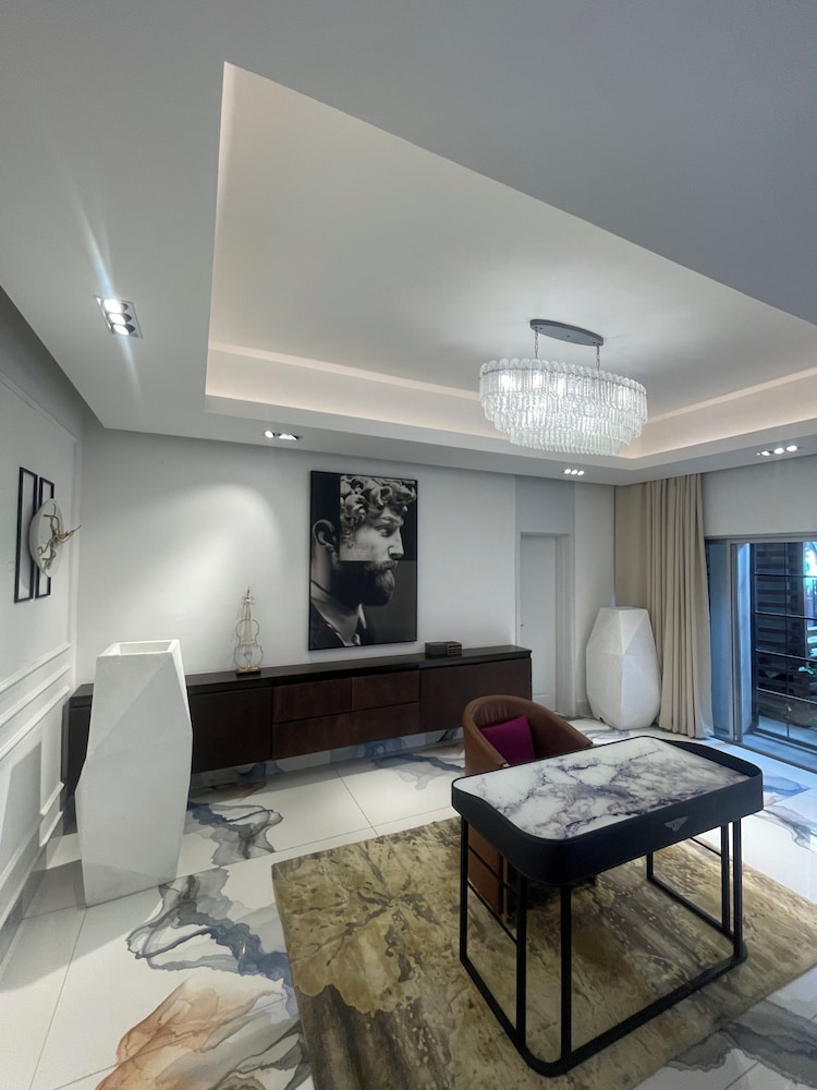 Sujimoto Residences Precious