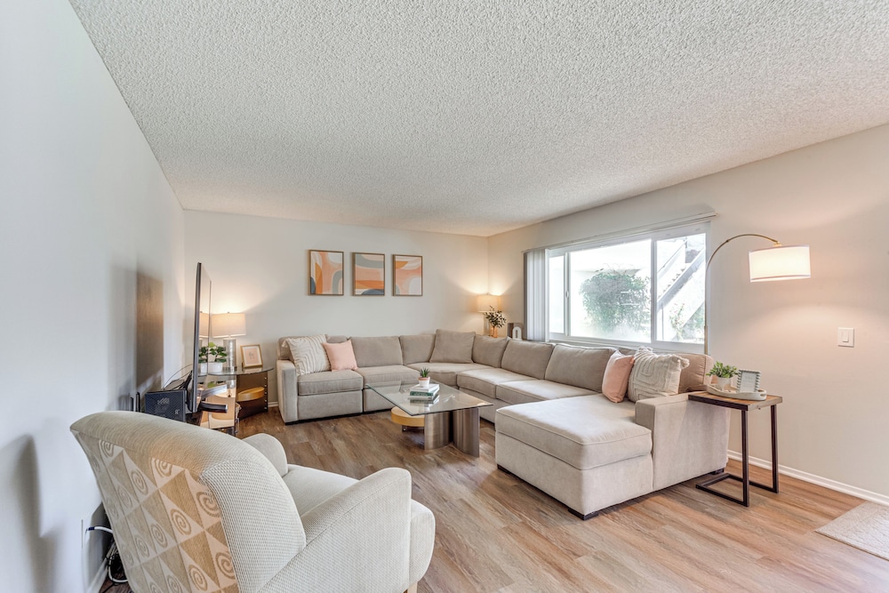 2 Mi to Downtown: Gated Condo in Palm Springs
