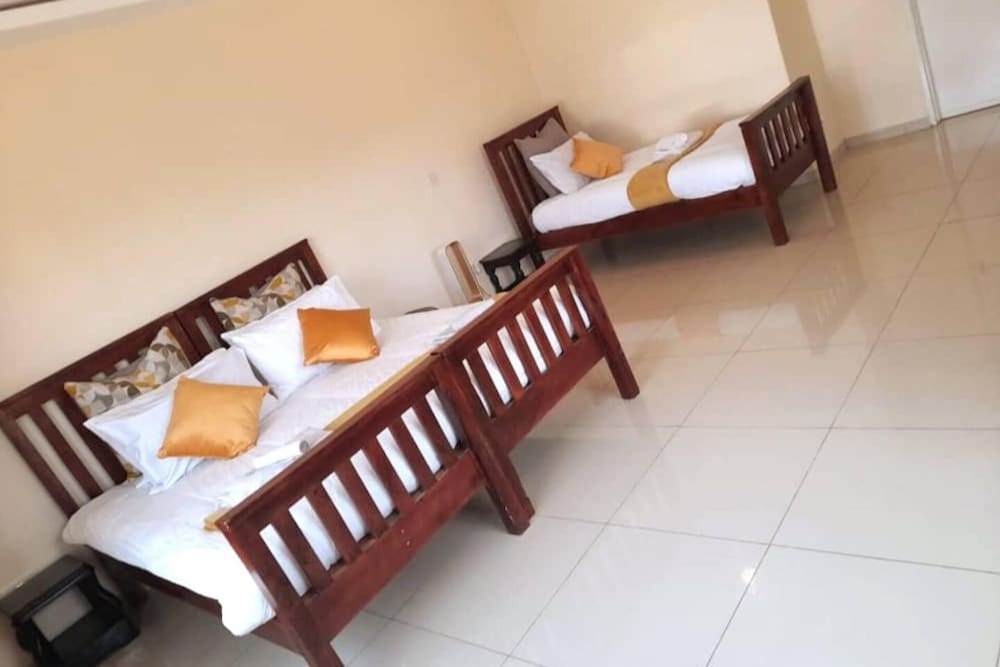 Manacomfy - 14bed House - 4 Baths - Victoria Falls view 2