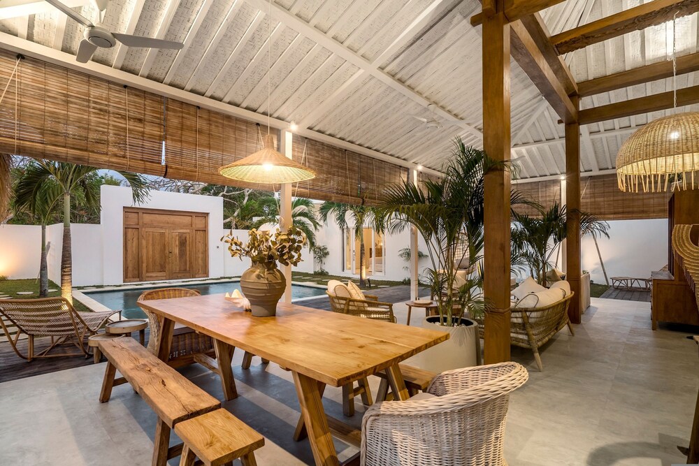 A Casa Di Renucci by Alfred in Bali - Brand New Stunning 5BR Villa Near Seminyak Beach