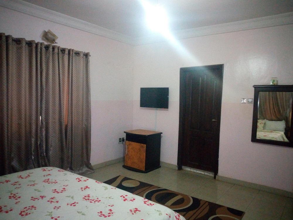 Bayse One Executive Suites and Bar