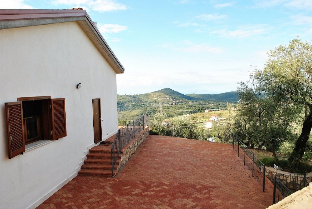 Holiday House for 6 Persons, With Swimming Pool view 4