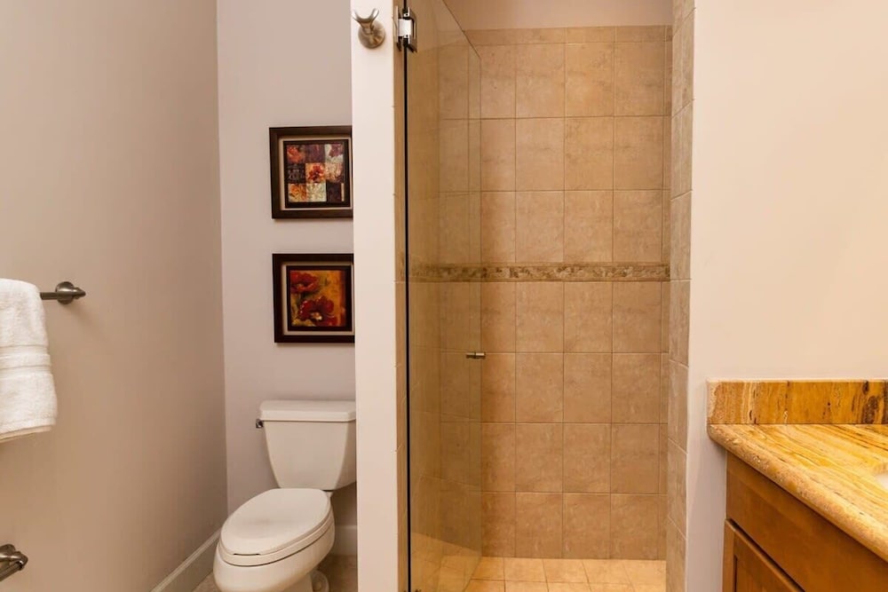 3-Bedroom, 2-Bath Condo Overlooking Pool