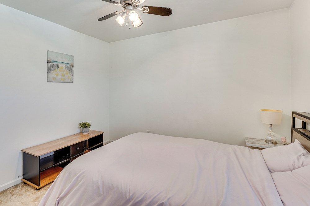 6 Mi to Dtwn Raleigh: Townhome w/ Fenced Patio!