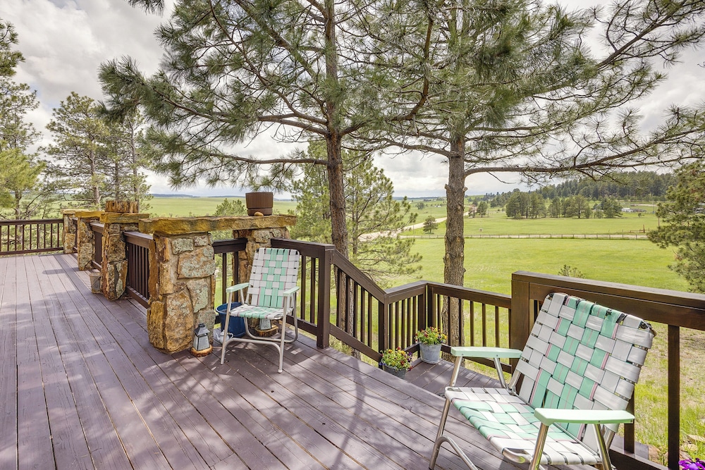 Peaceful Colorado Ranch Retreat w/ Deck & Acreage