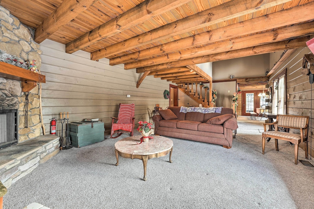 Primitive Goshen Pine Lodge With Fireplace! view 4