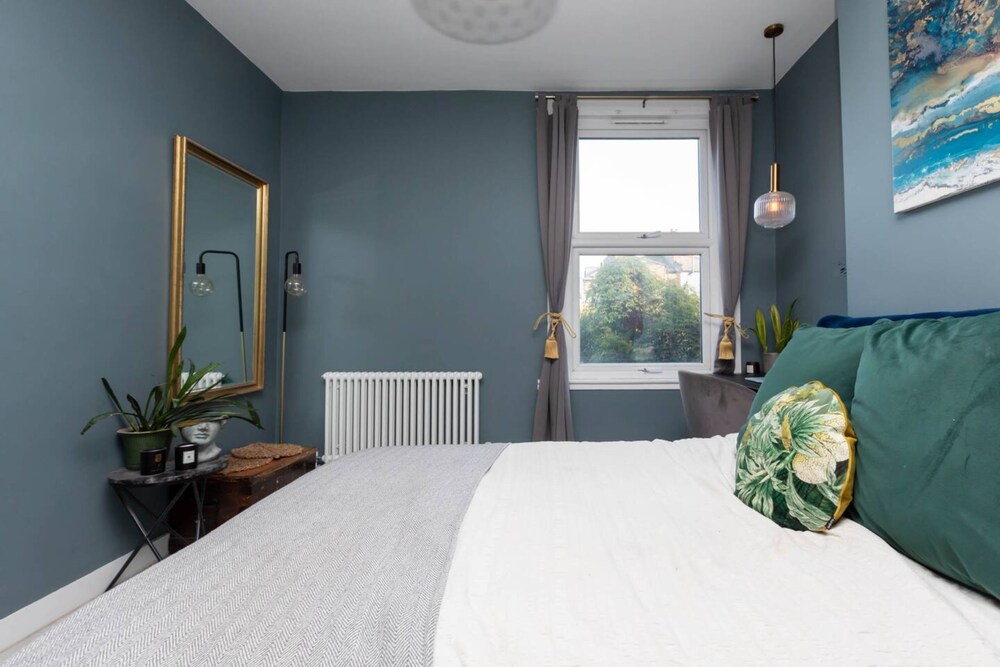 Beautiful, Light and Spacious 2 Bedroom Flat in Clapham