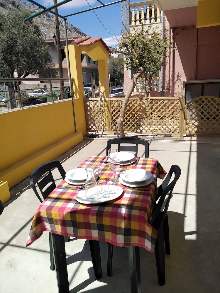 Serafi Cozy Rooms Archaggelos view 5