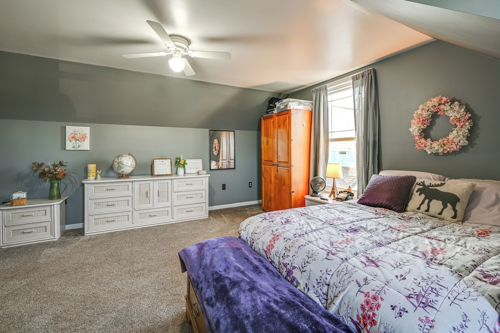 Large Family Home: 5 Mi to Dtwn Hagerstown!