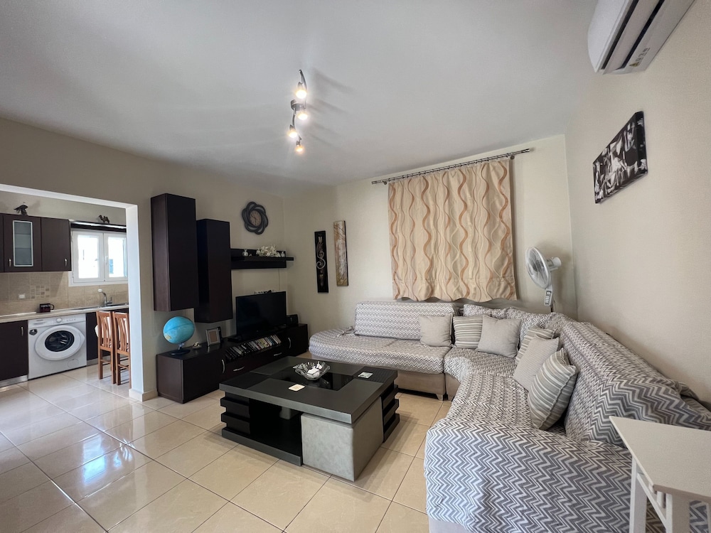Kika Residence - 2 Bedroom House With Barbeque