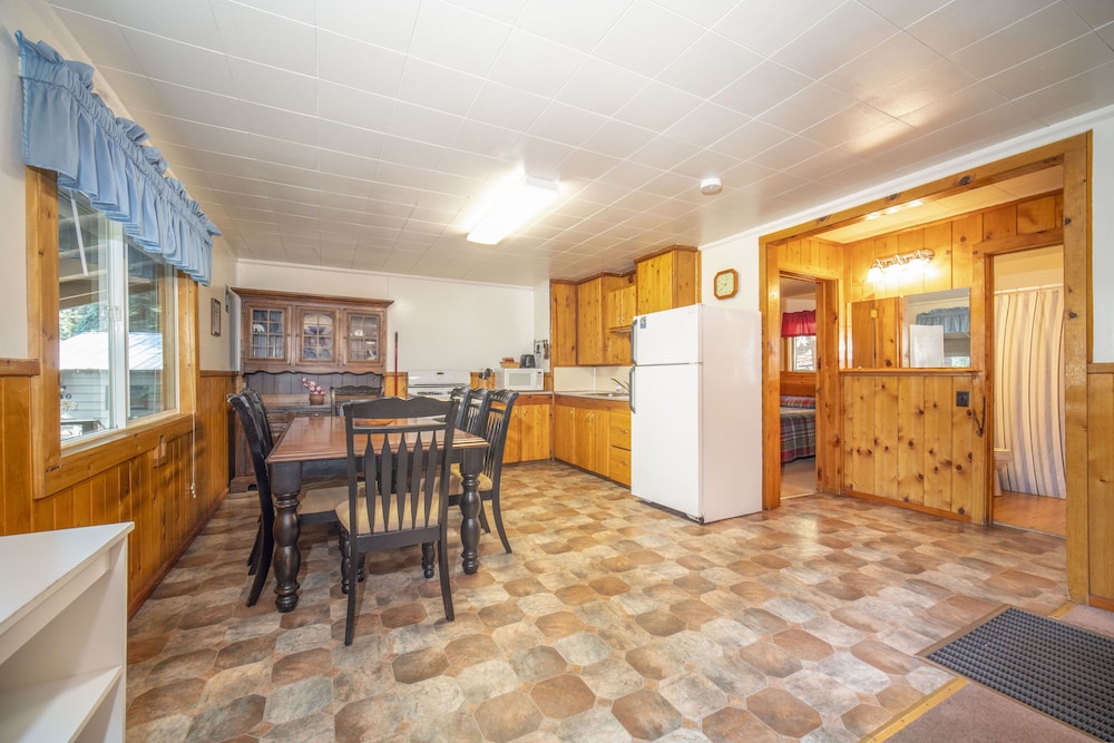 Bear Paw Lodge