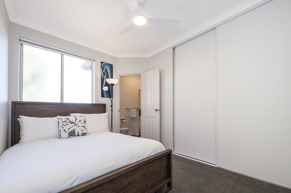 Stylish 3-bed Townhouse With Courtyard & BBQ